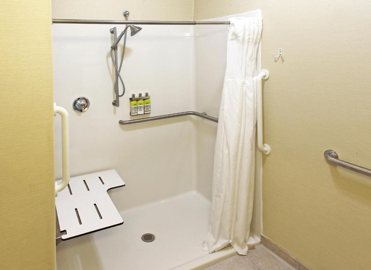 Holiday Inn Express & Suites - Sharon-Hermitage By Ihg West Middlesex Eksteriør bilde
