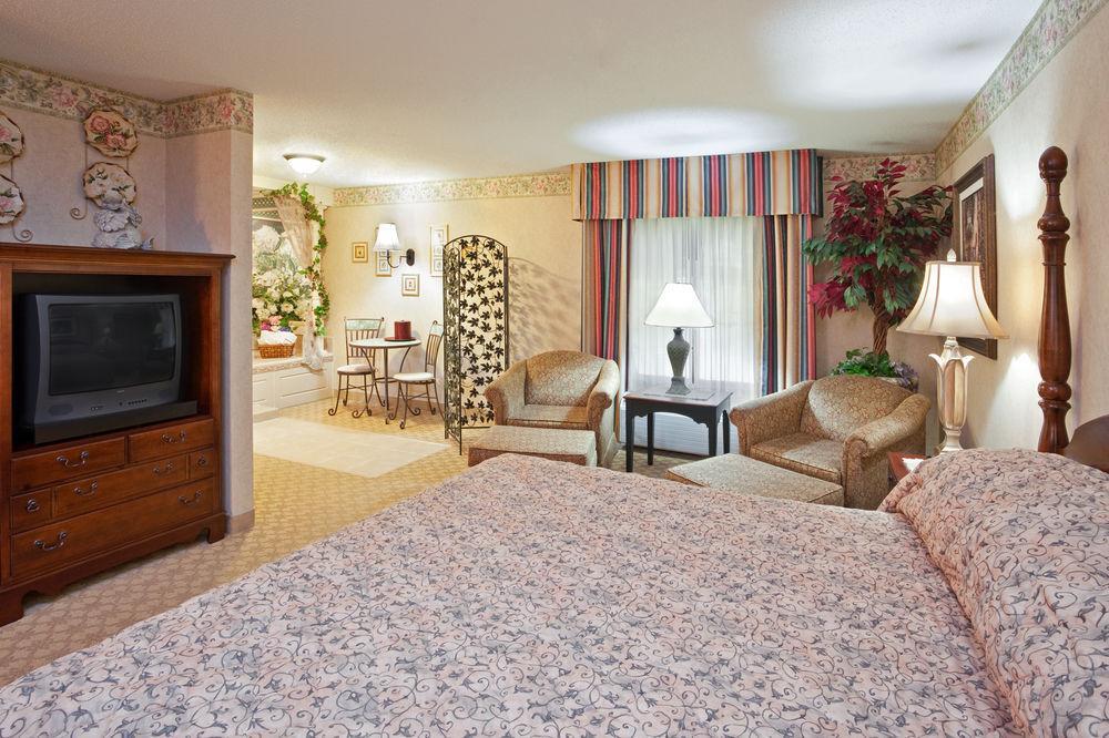 Holiday Inn Express & Suites - Sharon-Hermitage By Ihg West Middlesex Eksteriør bilde