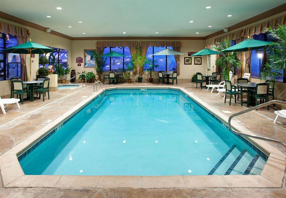 Holiday Inn Express & Suites - Sharon-Hermitage By Ihg West Middlesex Eksteriør bilde