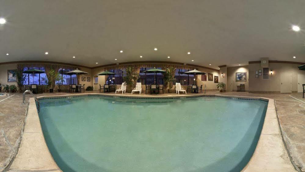 Holiday Inn Express & Suites - Sharon-Hermitage By Ihg West Middlesex Eksteriør bilde